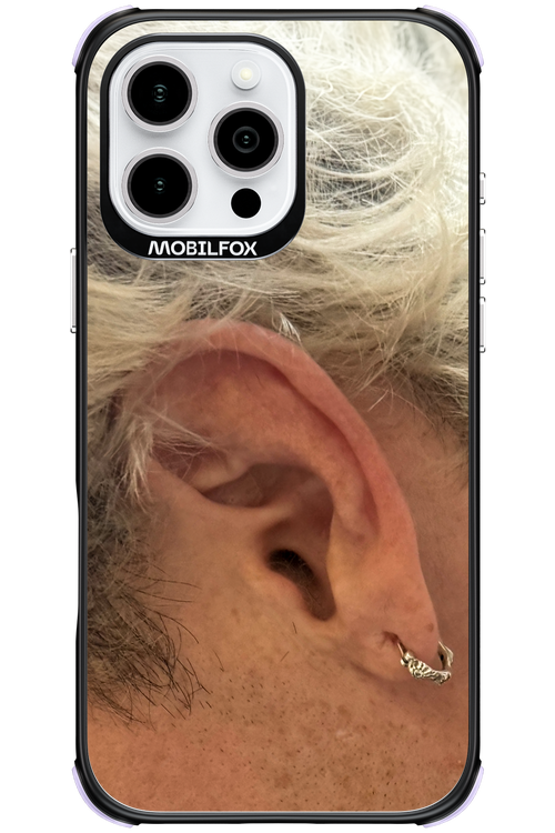 Ear - Apple iPhone 16 Pro Max