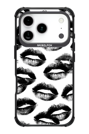 Ghost Kiss - Apple iPhone 17 Pro