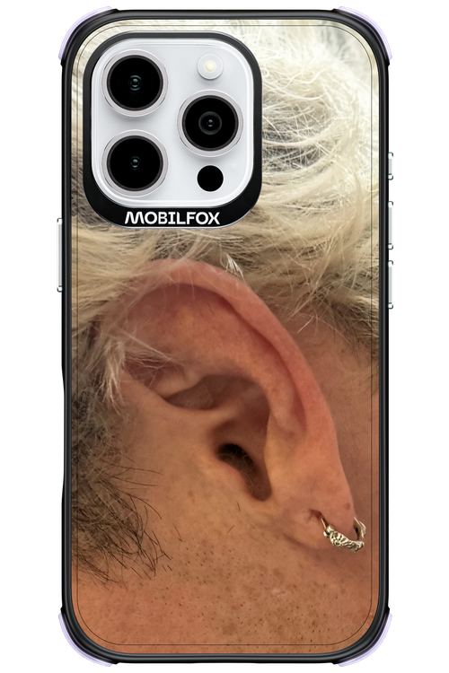 Ear - Apple iPhone 16 Pro