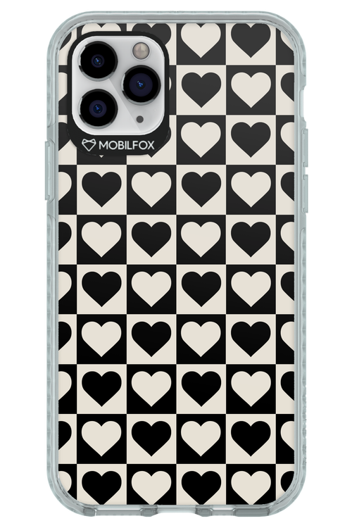 Checkered Heart - Apple iPhone 11 Pro