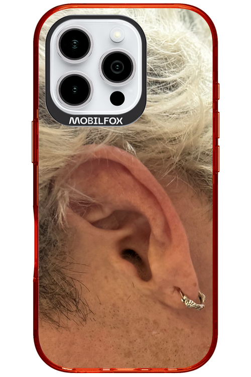 Ear - Apple iPhone 16 Pro