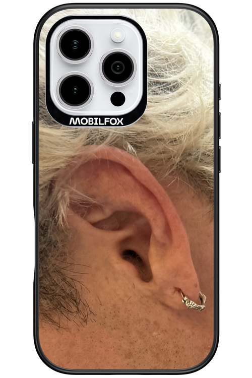 Ear - Apple iPhone 16 Pro