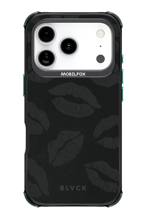Dark Lips - Apple iPhone 17 Pro