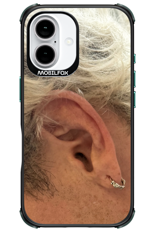 Ear - Apple iPhone 16