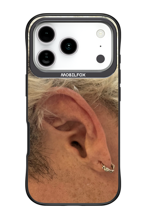 Ear - Apple iPhone 17 Pro