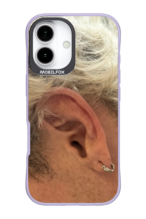 Ear - Apple iPhone 17