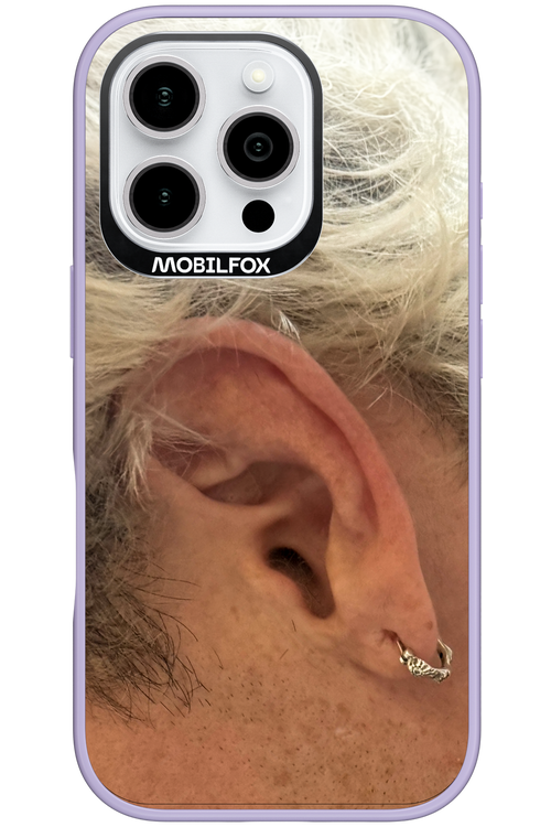 Ear - Apple iPhone 16 Pro