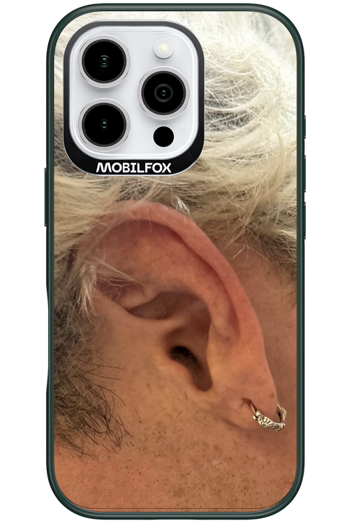 Ear - Apple iPhone 16 Pro