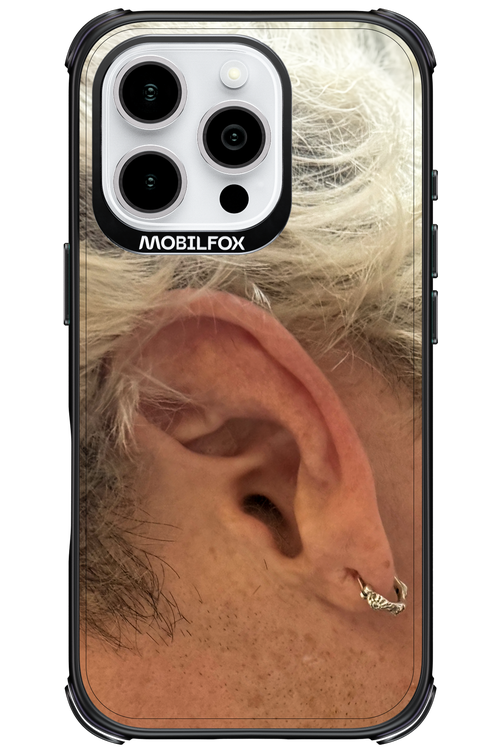 Ear - Apple iPhone 16 Pro